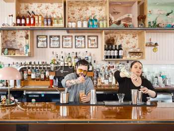 Trés beau bar