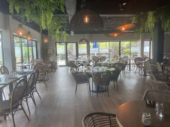 Vente brasserie 350m² en za de Lissieu bel empl