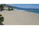 Emplacement de premier ordre en bord de plage.