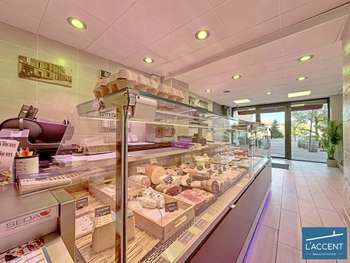 Vente boucherie sur la place principale de Vauvert