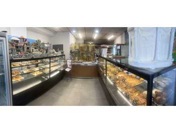 AV boulangerie cuisson devant la clientèle 13