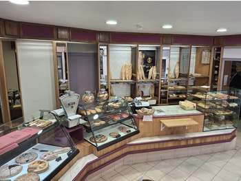 AV jolie boulangerie dans ville touristique du 05