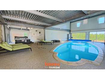 Maison d’hôtes et gîtes avec piscine intérieure –