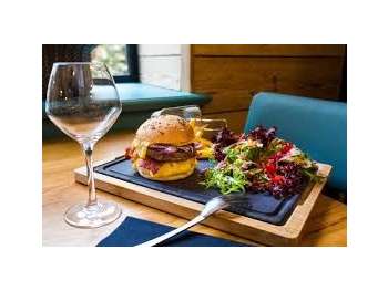 Vente resto street food à Nantes rue piétonne