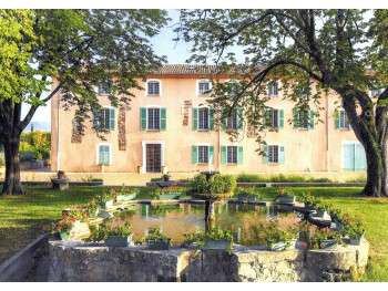 AV domaine viticole 64 ha avec bastide et piscine
