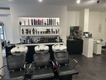 A céder salon de coiffure avec appartement à Paris