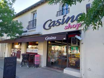 AV supérette au coeur de ville de Roquefort (40)
