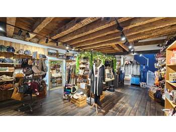 AV concept-store prêt à porter bijoux chaussure 35