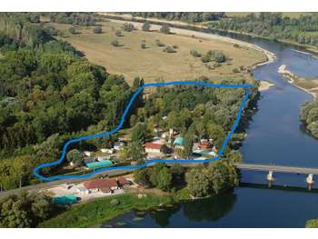 Camping*** JOYAU au bords d'une rivière