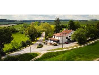 AV Restaurant et hôtel ** Sur la Voie Sacrée