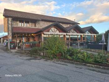 Bar restaurant av logement proche frontière Suisse