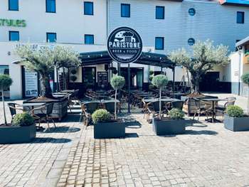 A reprendre restaurant au concept unique 47
