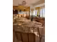 Restaurant face mer avec grand logement.