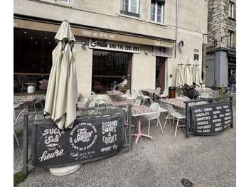 AV coffee shop terrasse Place du Temple à Vienne