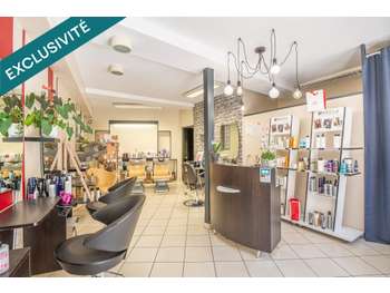 AV salon de coiffure au Bourgneuf-la-Forêt centre