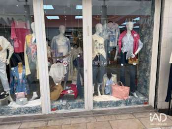 Vente FDC vêtements à Marseille St-Barnabé Village