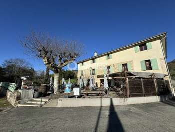 Auberge avec gîtes à vendre dans le 38