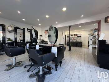 Vente salon de coiffure à Saint-Jean-de-Liversay