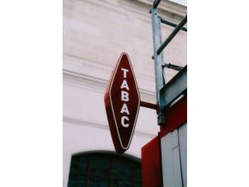 AV bar Tabac FDJ entre Halles centrales et plage
