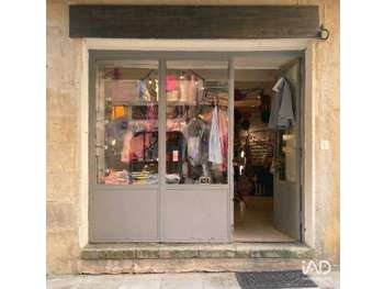 Vente boutique de prêt-à-porter à Uzès