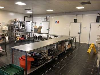 AV grande et belle boulangerie zone commerciale 38