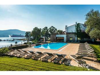 Vente hôtel *** de 40 chambres face à la mer Corse