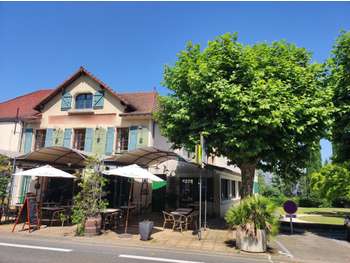 AV hôtel restaurant pub de caractère dans le Lot