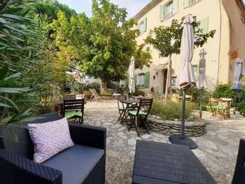 À vendre hôtel bureau 2 ** 11 chambres à Mazan