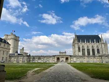 Vente hôtel bureau Vincennes face Château Royal