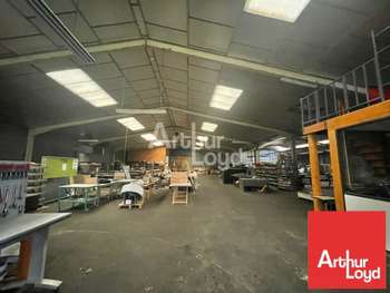 Vend local 1500m² zone de Soudan sortie péage A10
