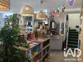 Vente librairie-café & murs clé en main à Galgon