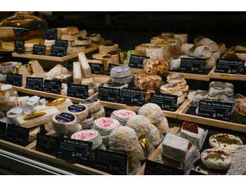 AV FDC Fromagerie rue commerçante Marseille 12ème