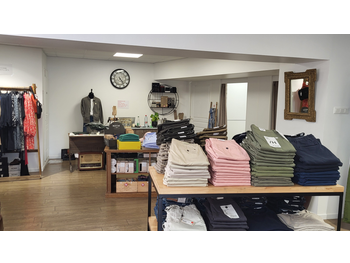 Vente boutique de prêt à porter homme 47