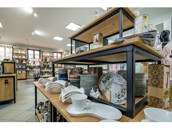 Bazar en emplacement n°1 avec fort flux piéton 69