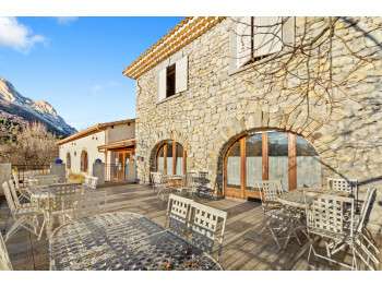 Ferme agrotouristique à vendre murs et fonds 04
