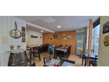 Cède restaurant sur artère principale à Aigueperse