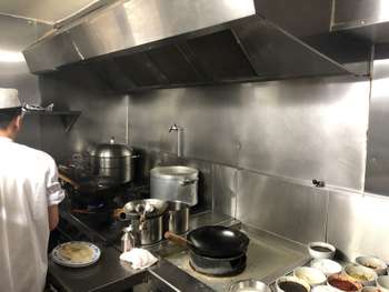 Vente restaurant d'angle avec appartement 75020