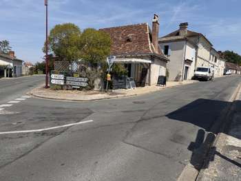 AV restaurant bar de caractère village touristique