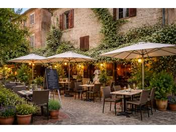Fonds avec murs restaurant village provençal 83