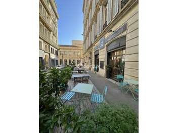 Fonds de restaurant à vendre à Marseille rue calme