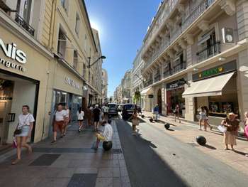 AV parts brasserie neuve cours Saleya à Nice