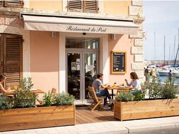 AV petit restaurant à deux pas du port de Nice