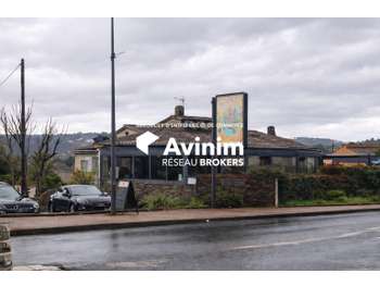 AV restaurant bistronomique avec murs à Peymeinade