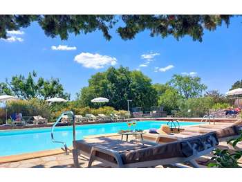 Vente superbe hôtel restaurant haut de gamme Gard