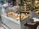 Vente FDC Traiteur dans rue commerçante à Paris