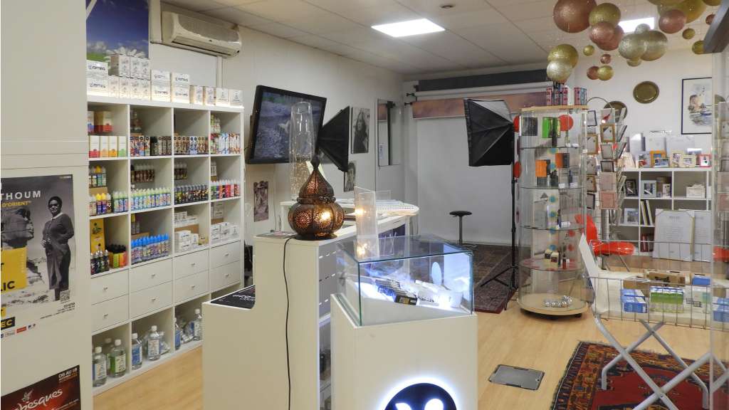 Commerce divers services proximité : e-cigarettes
