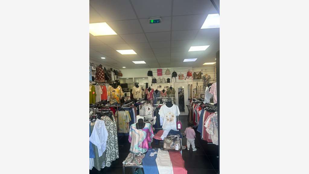 AV FDC prêt-à-porter en galerie marchande La Seyne
