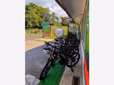 À vendre : Maui Go, boutique et studio habitable