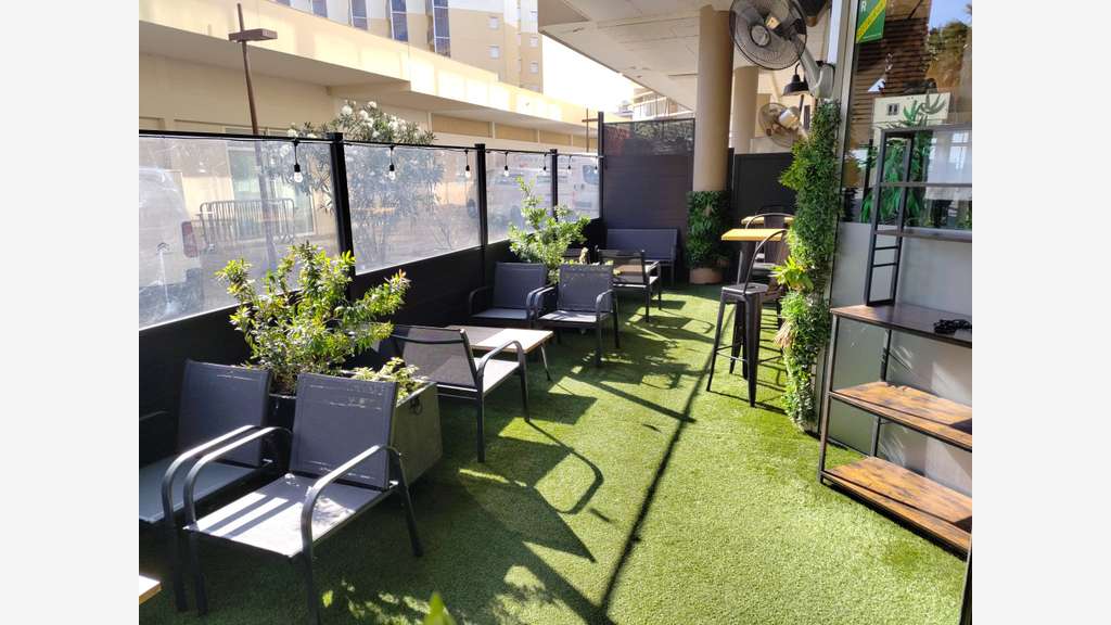 RESTAURANT CLÉ EN MAIN – ENTIÈREMENT RÉNOVÉ – À 15