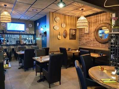 RESTAURANT CLÉ EN MAIN – ENTIÈREMENT RÉNOVÉ – À 15